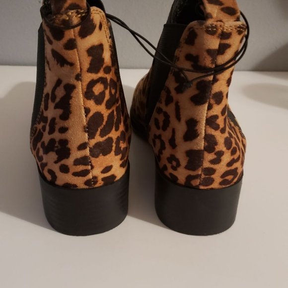 Bella Vita Womens Leopard Animal Print Booties Faux Suede Size 6 - Picture 3 of 4
